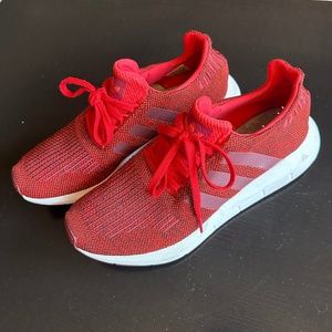 ADIDAS Swift Run Sneakers, Men's 10.5, Red